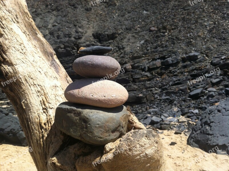 Landart Art Stones Portugal Beach