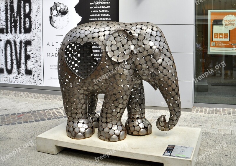 Elephant The Statue Of Art Estreet Iron