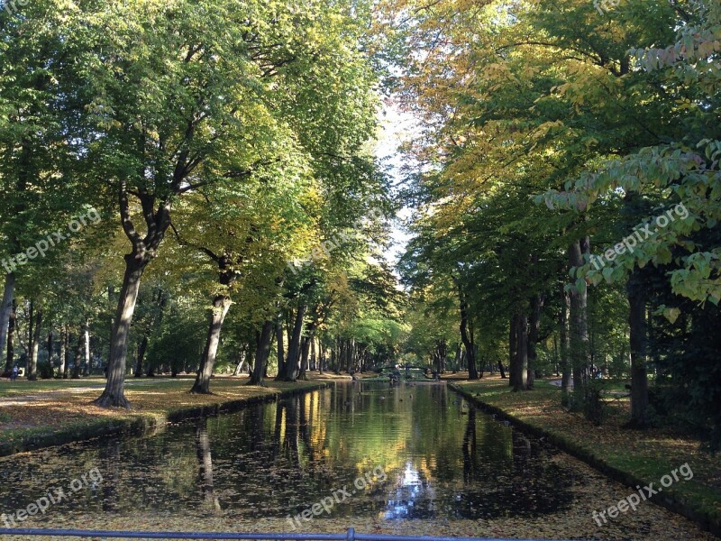 Bayreuth Courtyard Garden Park Trees Pond