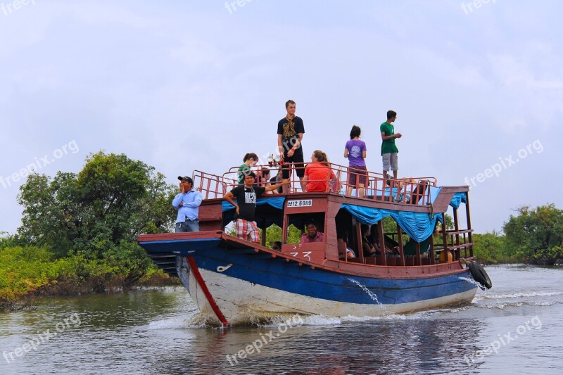 Local Tourist Water Boat Lake