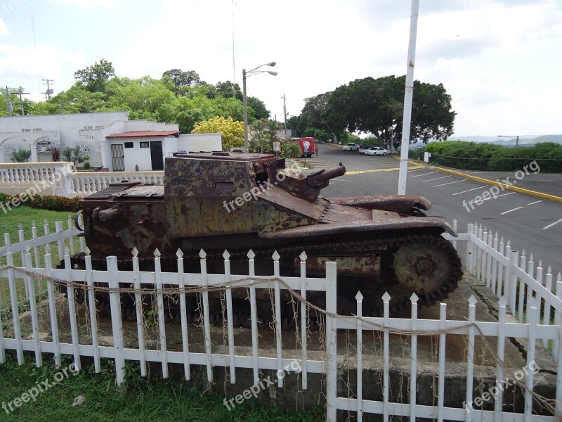 Tank Monument Historical Tourism War