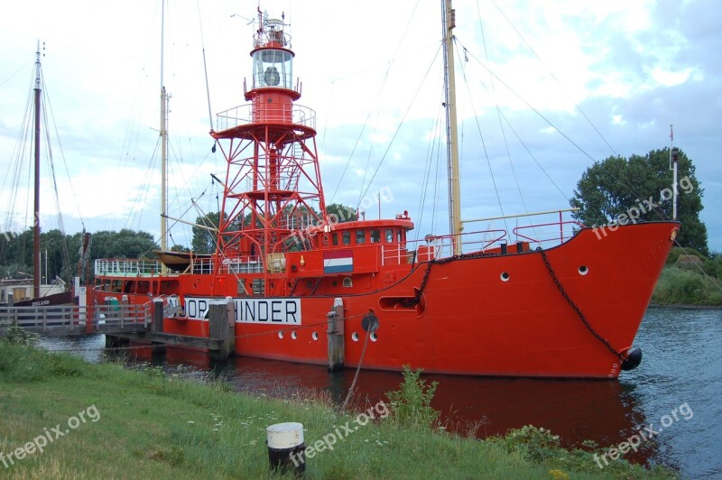 Ship Beacon Red River Port