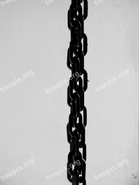 Chain Shapes Contrast Black Metal