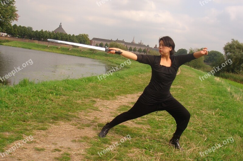 Shaolin Kung Fu Swordplay Position Exercise Women