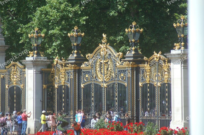 London England Queen Buckingham The Crowd