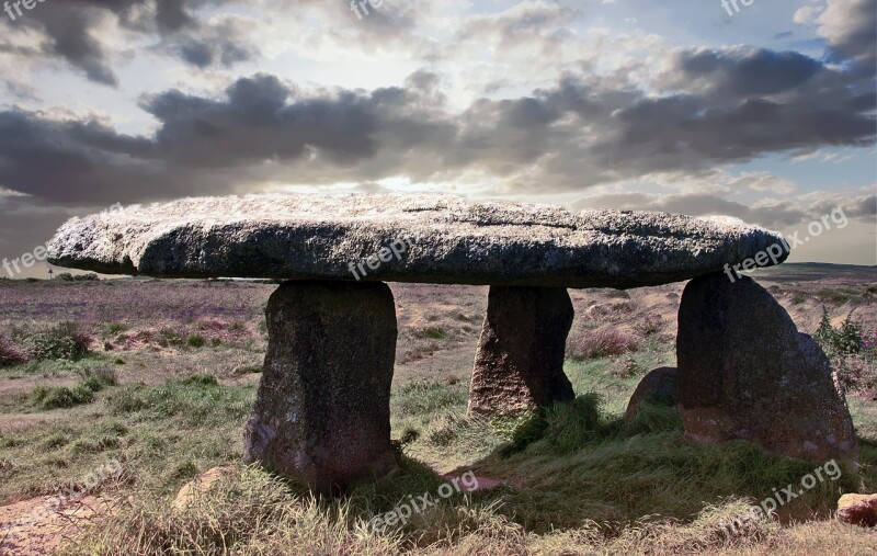 Lanyon Quoit South Gland Dolmen Cornwall England