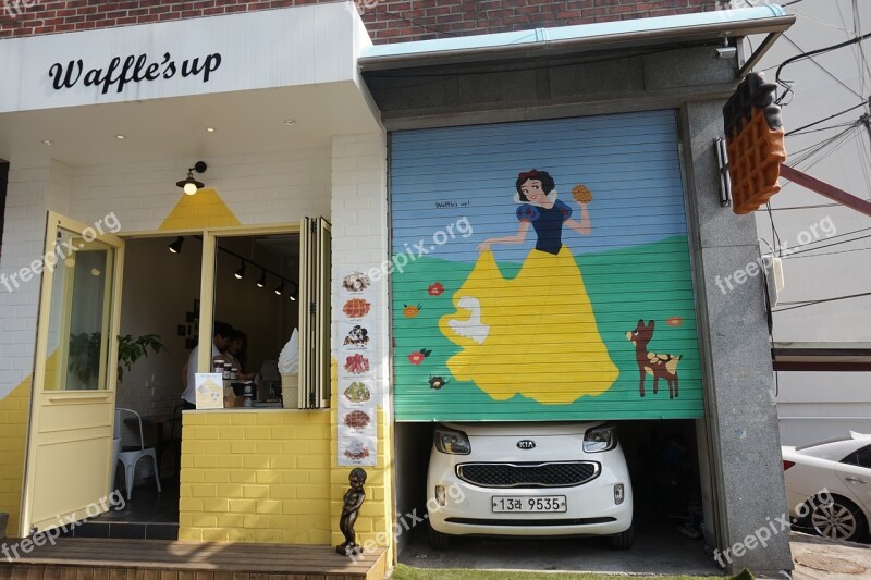 Republic Of Korea Itaewon Garage Snow White Princess Cafe