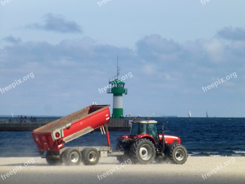 Lübeck Bay Travemünde Lighthouse Tractors Clean Beach