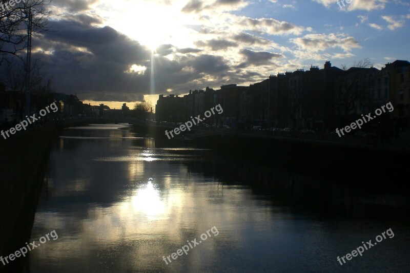 Sunset Mirror Effect Sun's Rays Reflections On The Water Light