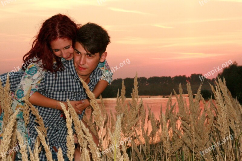 Couple Love Sunset Water Romance