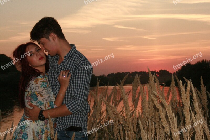 Couple Love Sunset Water Romance