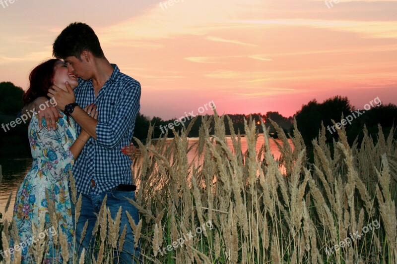 Couple Love Sunset Water Romance