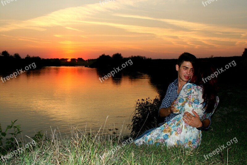 Couple Love Sunset Water Sun