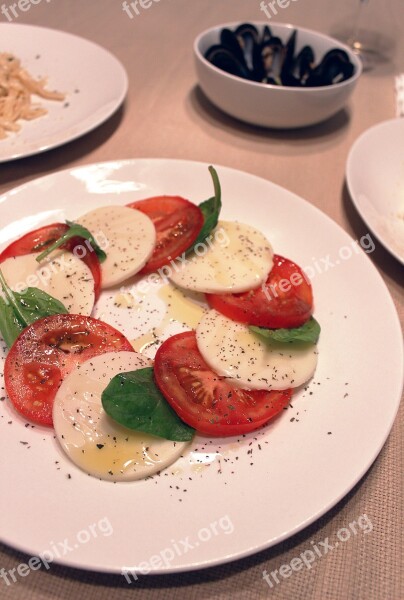 Caprese Salad Basil Caprese Cooked Delicious