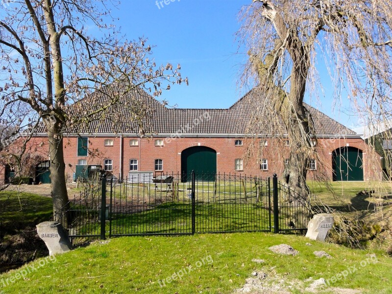 Doodstil Groningen Farmhouse Yard Facade