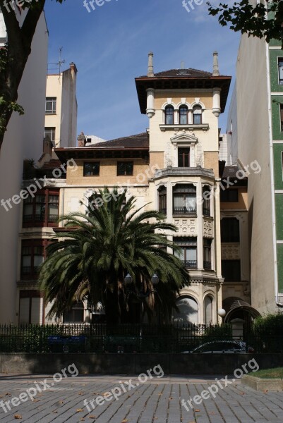 Bilbao Euskadi Vizcaya Palacete Streets