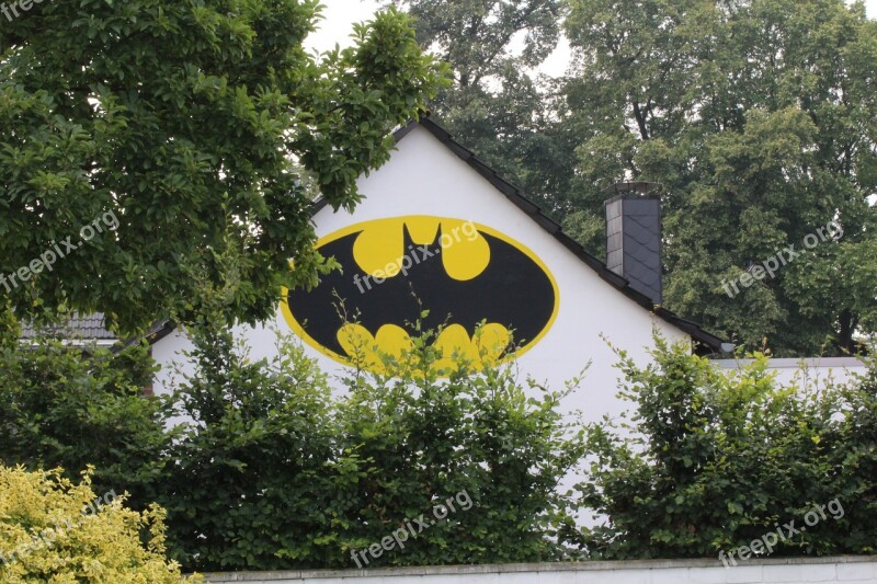 Batman Logo Hauswand House Bergheim