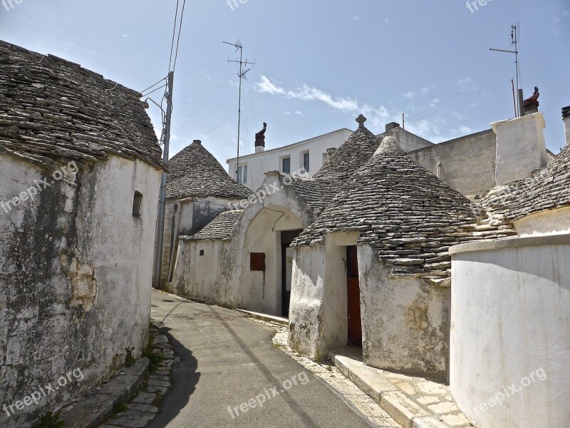 Alberobello Houses White Vintage Round