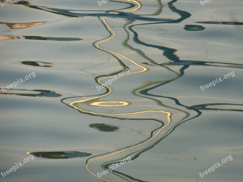 Wave Mirroring Water Reflection Lichtspiel