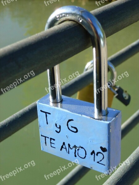 Padlock Love Aranjuez Puente Barcas Spain