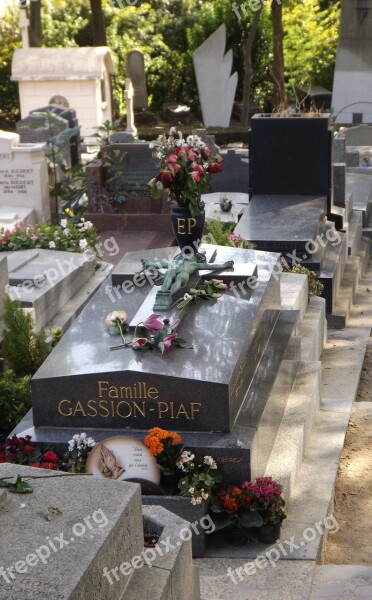 Paris Edith Piaf Memorial Père Lachaise Grave