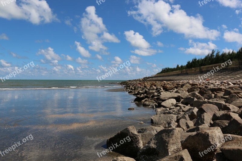 Blue Sky White Cloud Sunny Days Stone Beach