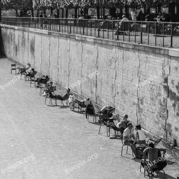 Paris Street Jardin Des Tuileries Relax Sunbathing