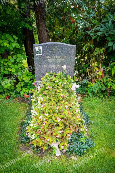 Vienna's Central Cemetery Vienna Central Cemetery Graves Tombstone