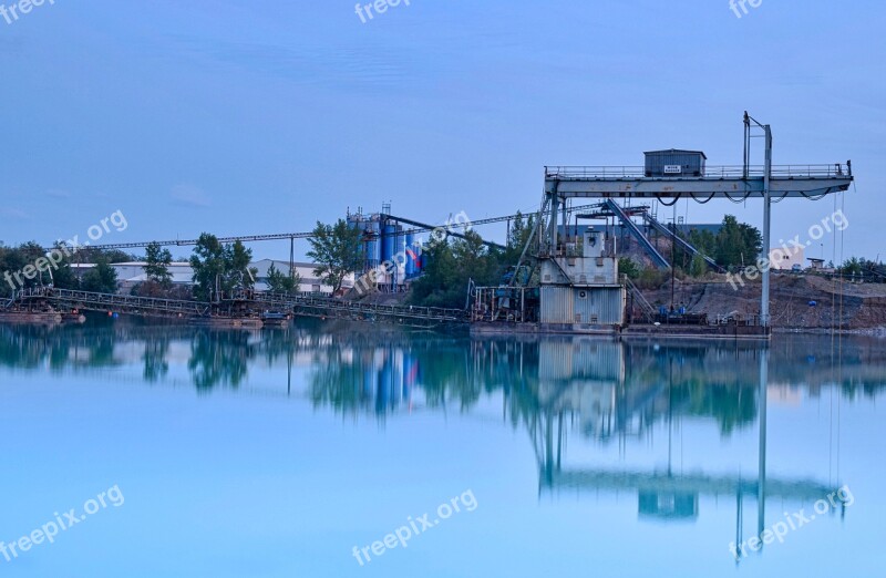 Gravel Pit Stretch Water Mirroring Blue