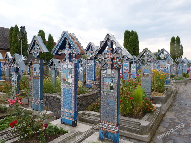 Sapanta Cemetery Serene Cheerful Grave