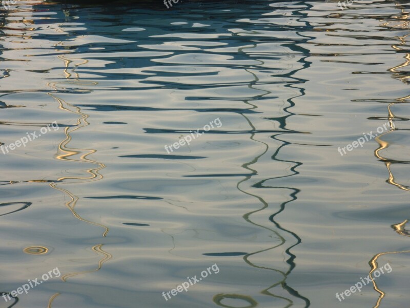 Wave Mirroring Water Reflection Lichtspiel