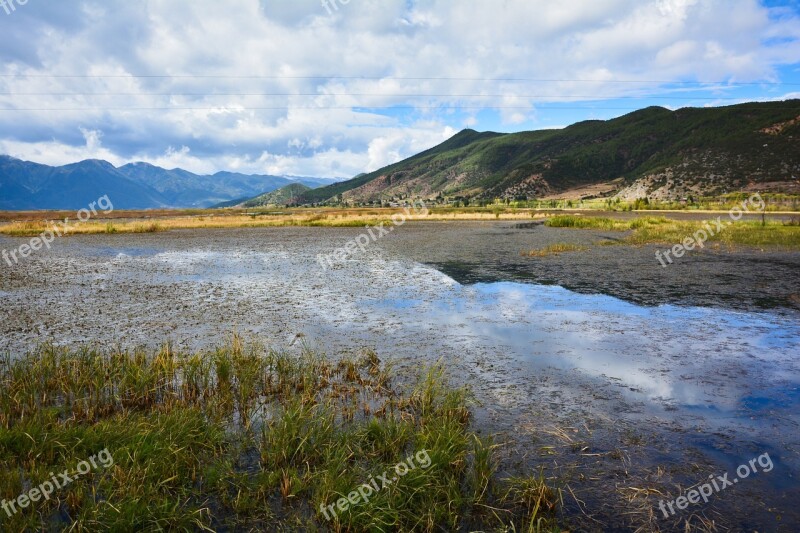 Blue Sky White Cloud Mountain The Scenery In Yunnan Province