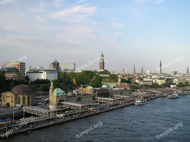 Hamburg Landungsbrücken Skyline Elbe Michel