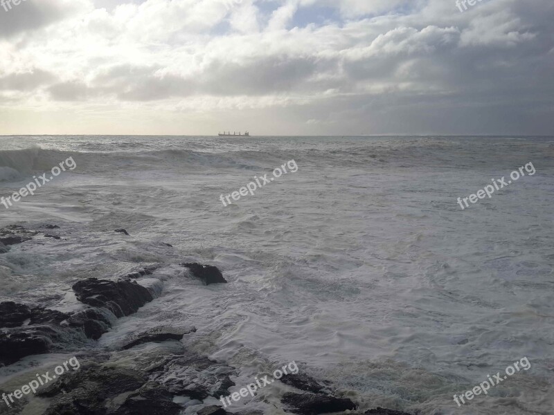 Foamy Sea Sky Clouds White