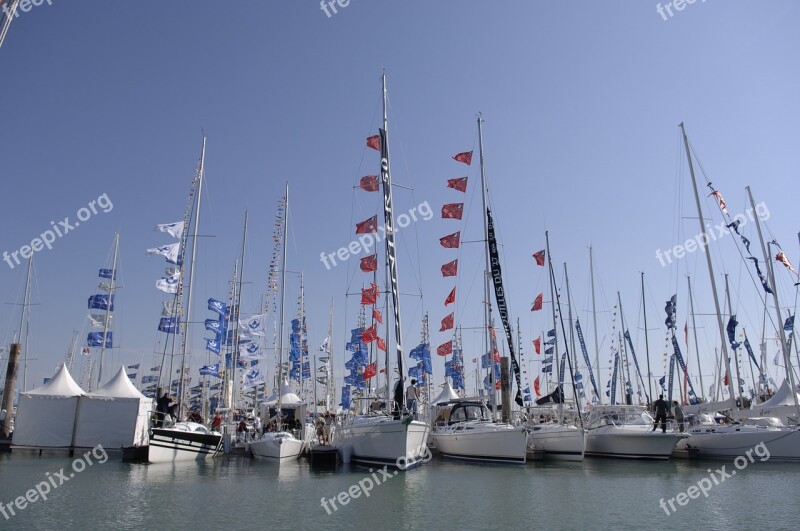 Boats Great Bulwarks Of The Small Rock Boat Show Charente-maritime Flags