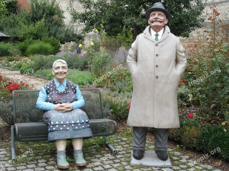 Pensioners Lifelike Dolls Clothing Bench