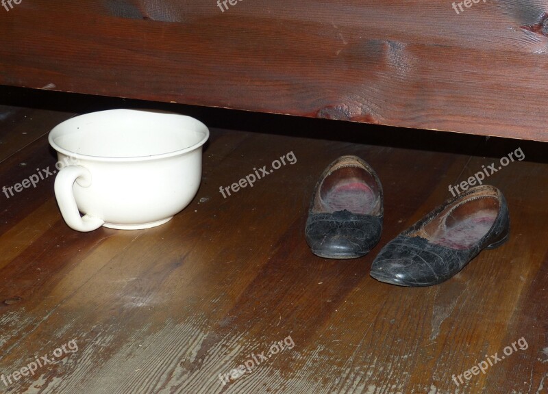 Apartment Bedroom Shoes Chamber Pot Toilet