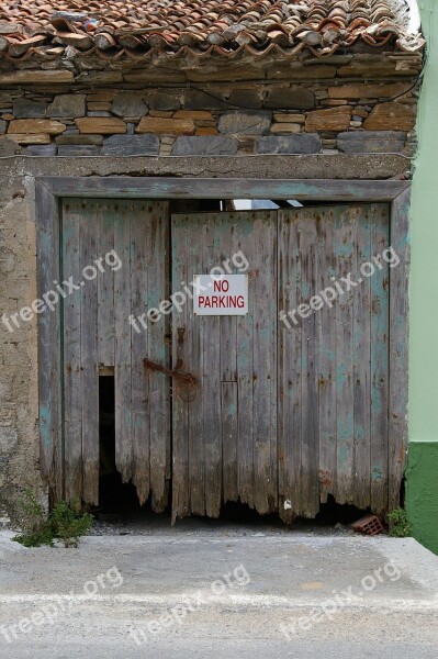 Old Gate No Parking Weathered Lapsed Old