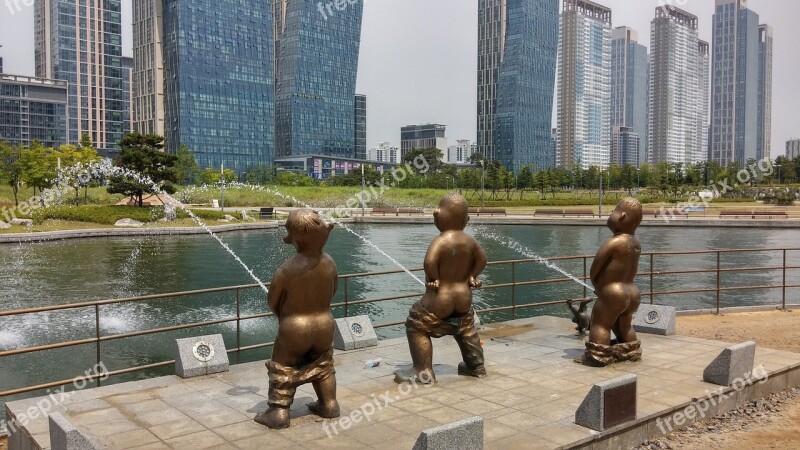 Songdo Incheon Central Park Fountain Boys Spinning