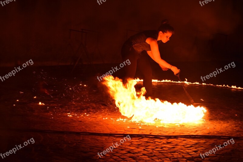 Street Artists Fire Fire Eaters Show Artist