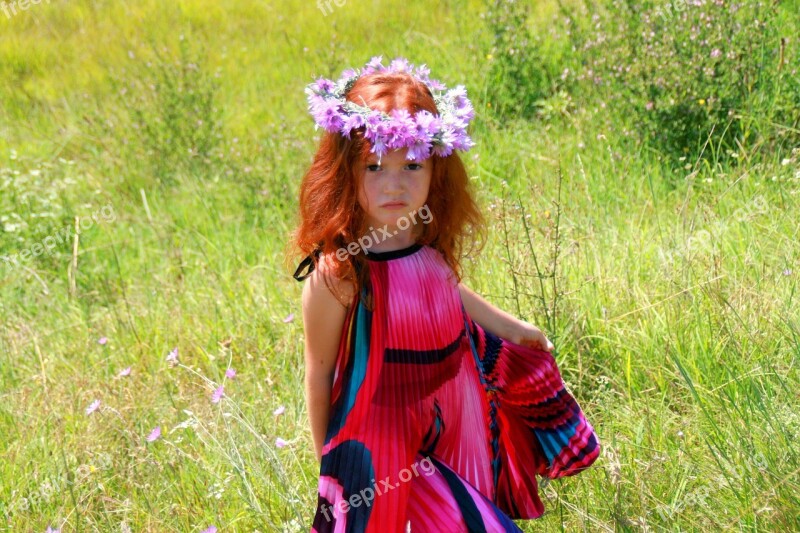 Girl Wreath Red Hair Dress Mov