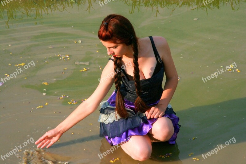 Girl Lake Flowers Mov Water