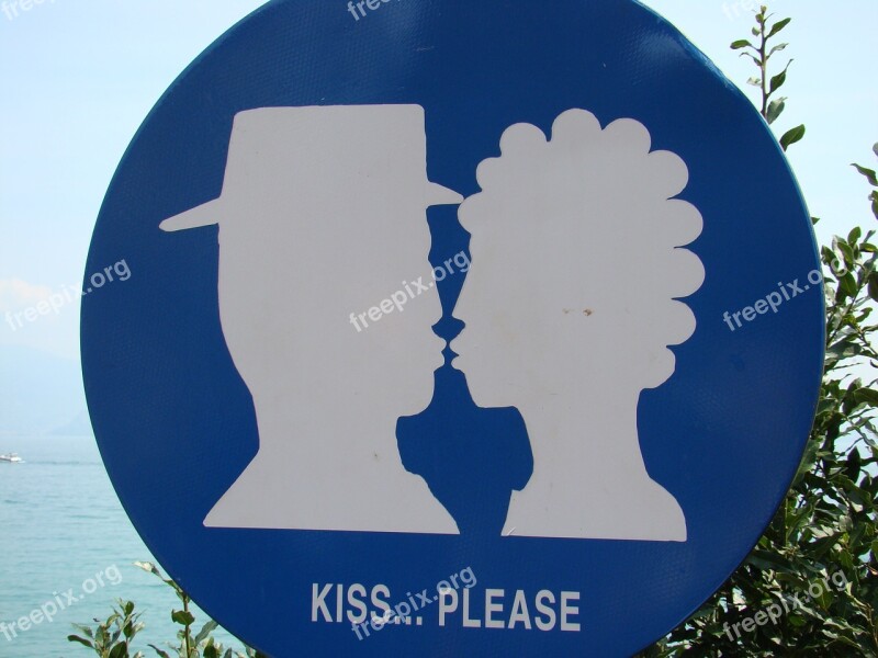 Kiss Bord Sign Love Couple