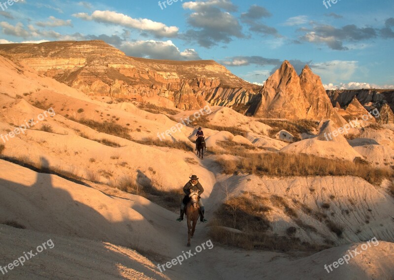 Cappadocia Goreme Reiter Turkey Tufa