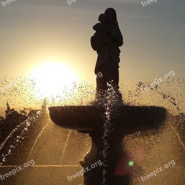 Source Water Jets Crystalline Sculpture