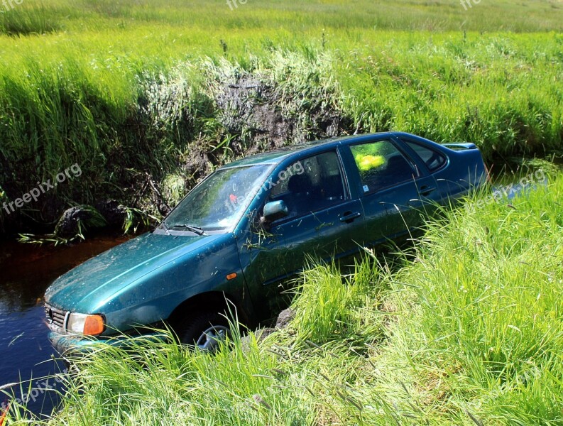 Car Accident Accident Dig Slipped Off Wreck