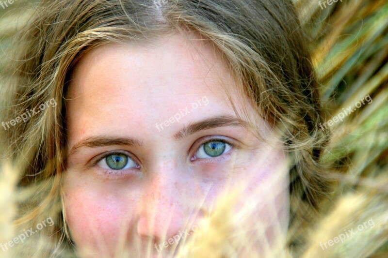 Girl Green Eyes Portrait Grau Beauty