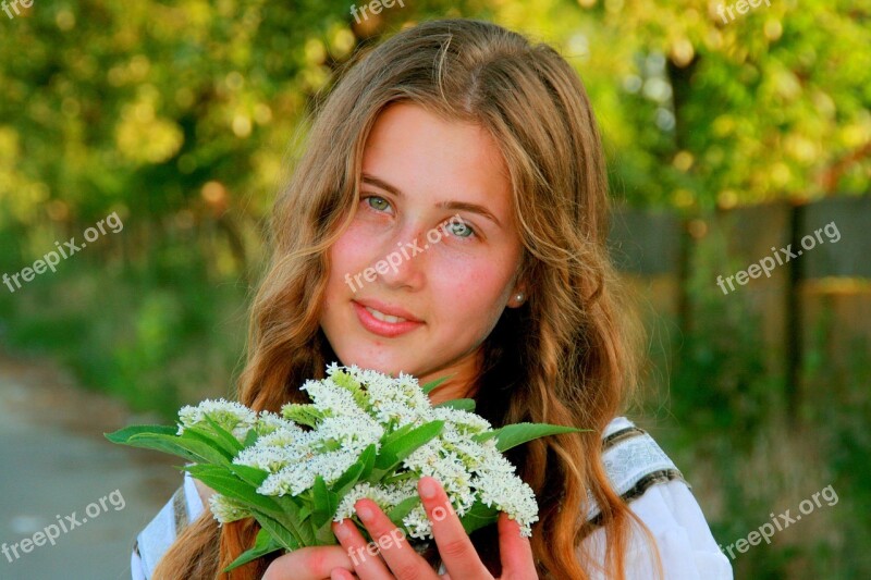 Girl Green Eyes Portrait Bouquet Beauty