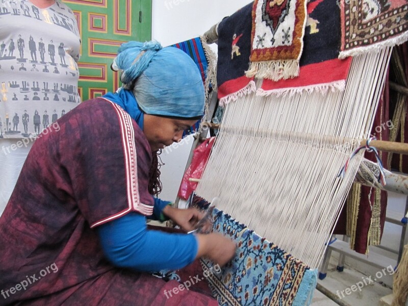 Woman Carpet Tying Hand Labor Weaver