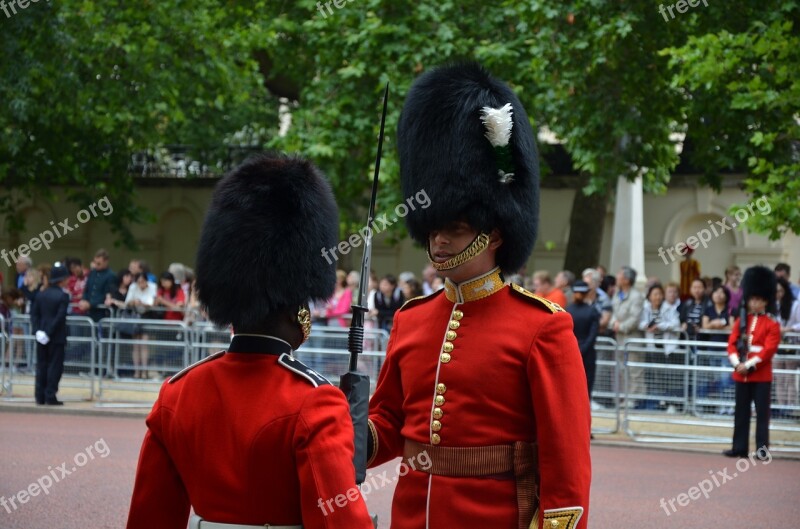 Guards Queen Parade England Royal